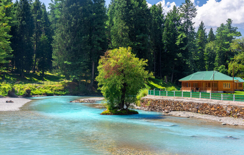 4 Nights/5 Days - Kashmir Valley Diaries – A 5-Days Journey into Serenity, Snow & Shikaras